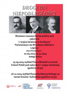 Plakat z biało-czerwoną flagą w tle. U góry trzy czarnobiałe fotografie portretowe mężczyzn (Piłsudski, Dmowski, Paderewski). Po środku terminy wydarzeń.